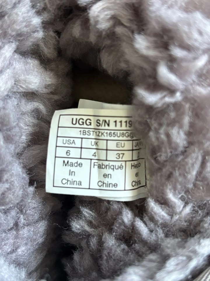 UGG Classic Mini Embossed Logo Boots-size 6 - photo 4