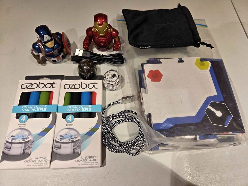 Ozobot Coding Robot Bundle with Marvel Skins