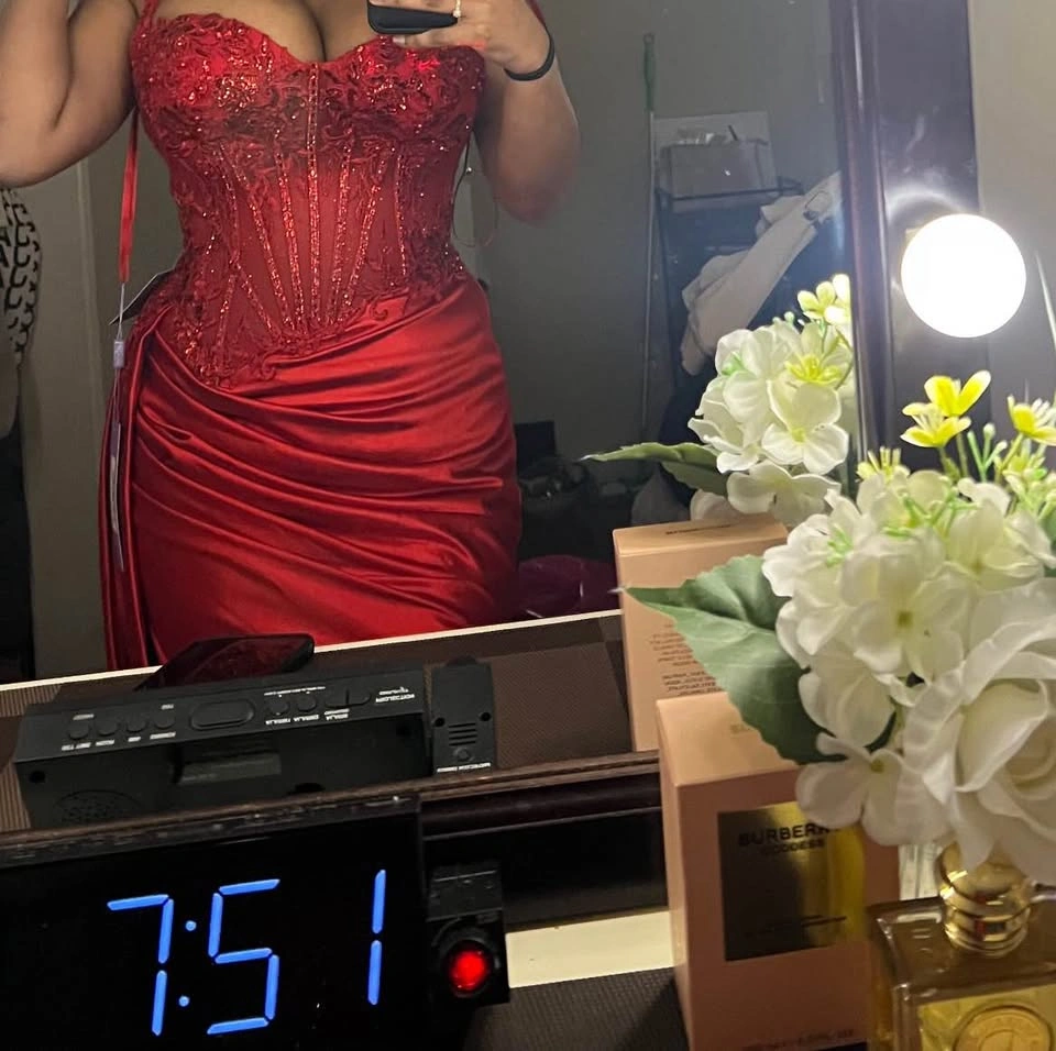 Red Corset Satin Prom Gown - photo 2