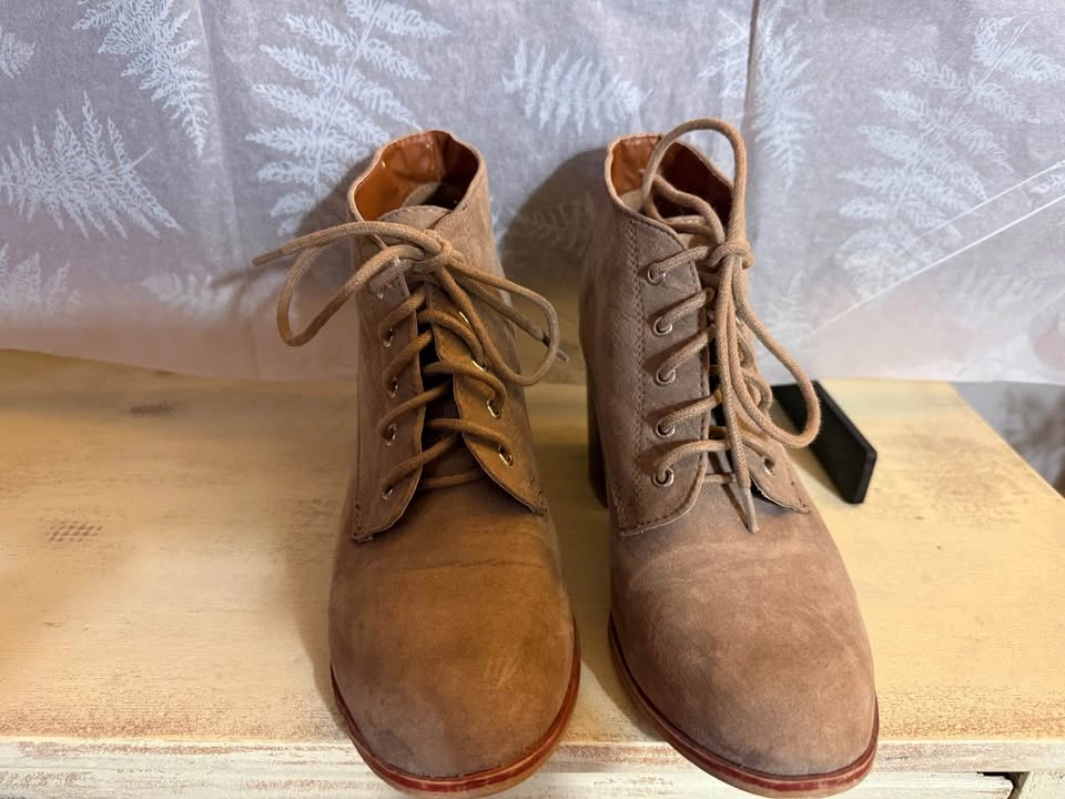 Suede like heeled booties size 7.5 - photo 3