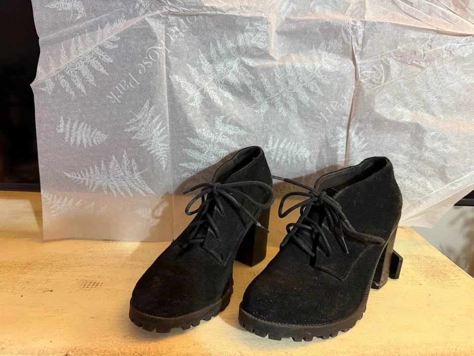 Black suede heeled booties size 7 - photo 2
