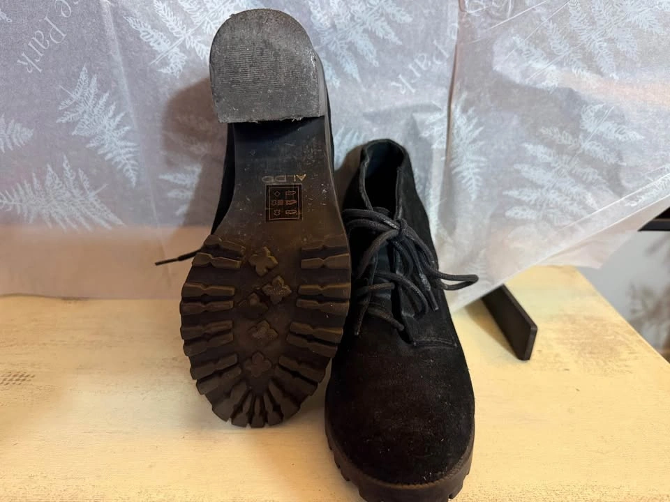 Black suede heeled booties size 7 - photo 3