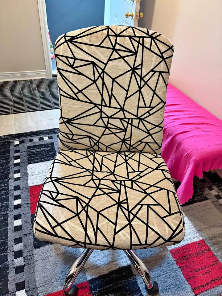 Chair/ Swivel Chairs