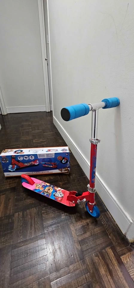 Paw Patrol Light-Up 2-Wheel Scooter - photo 2