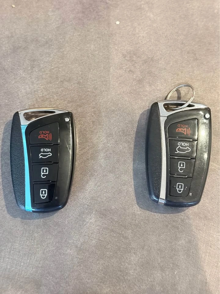 Smart car, key, and key fob - photo 3