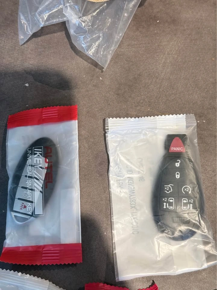 Smart car, key, and key fob - photo 4