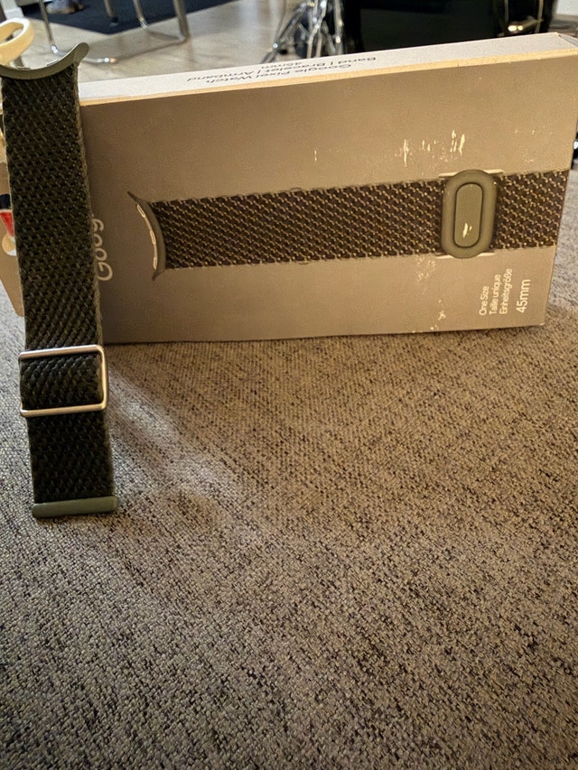 Google Pixel Watch 3 (45mm) w/ rubber strap, box, woven strap - photo 3