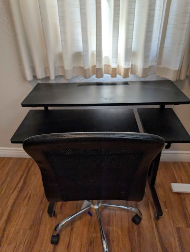 Hight Adjustable desk with office chair - photo 5