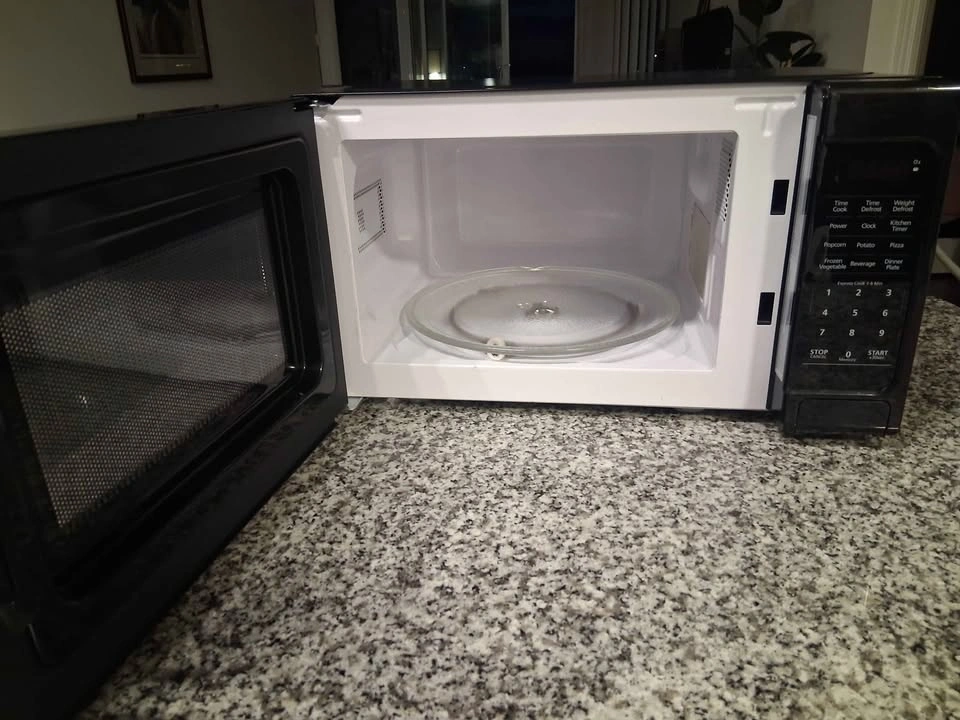 Black Master Chef Microwave – $35 - photo 3