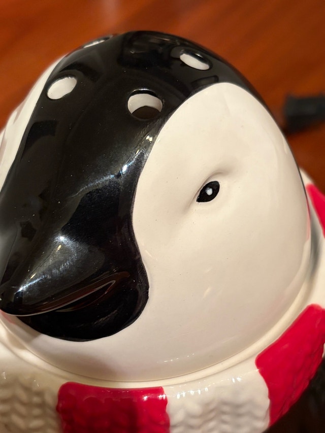 Retired Scentsy Penguin Wax Warmer - photo 2