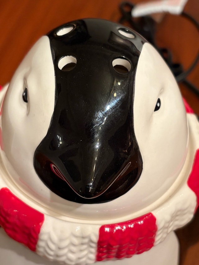 Retired Scentsy Penguin Wax Warmer - photo 3