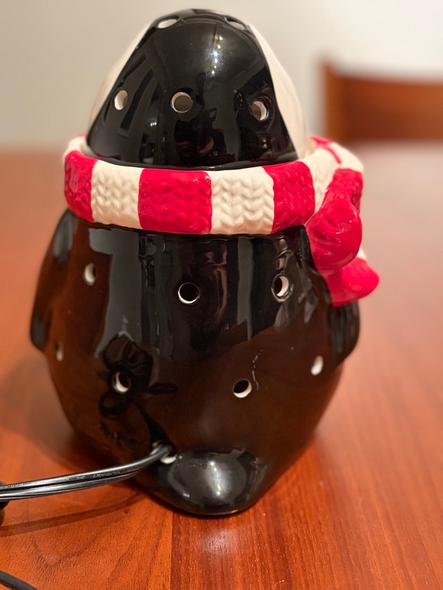 Retired Scentsy Penguin Wax Warmer - photo 5
