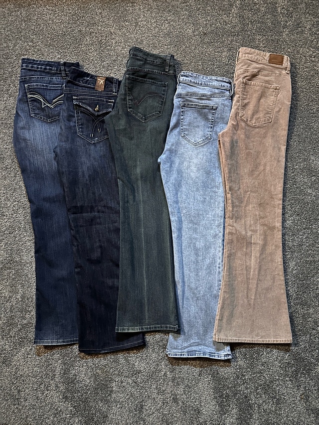 Woman’s flare/bootcut jeans sizes in description - photo 2