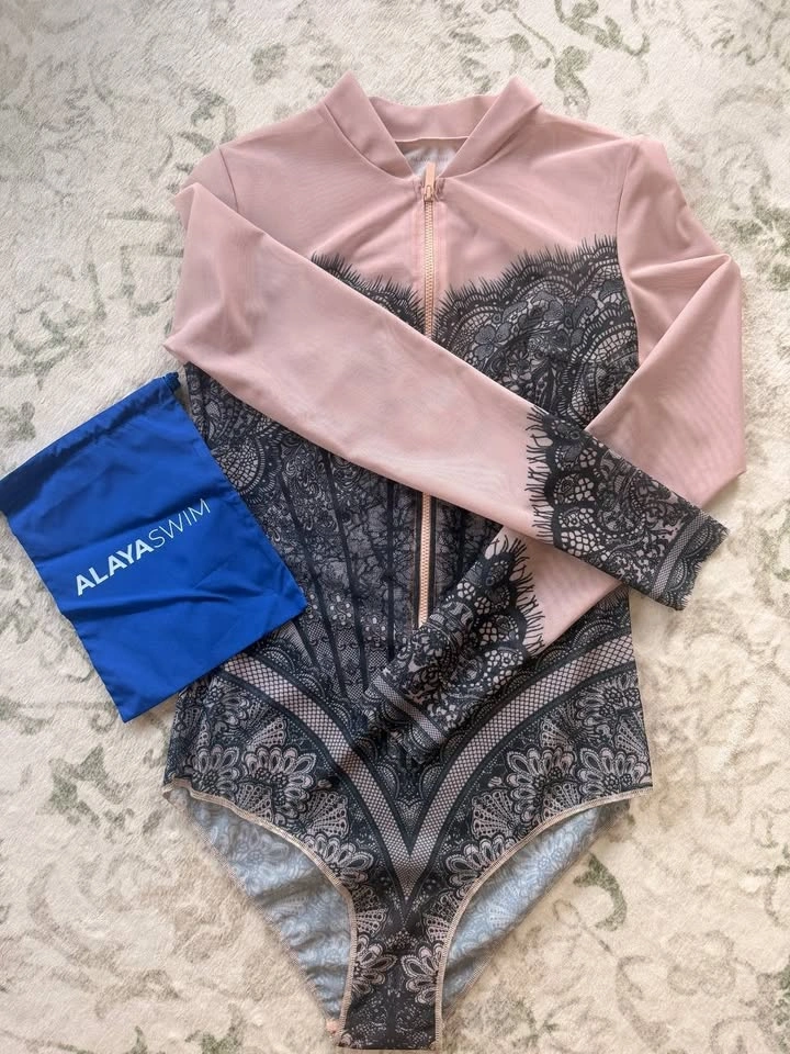 NEW Alayaswim One Piece Swimsuit with Zipper- Gipur Print - photo 3