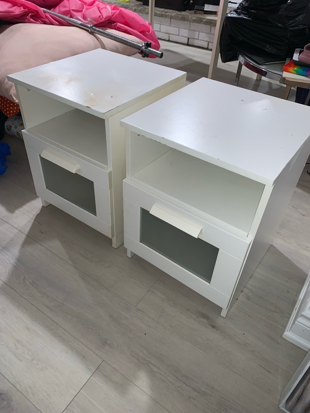 Set of two white nightstands