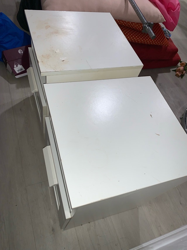 Set of two white nightstands - photo 5