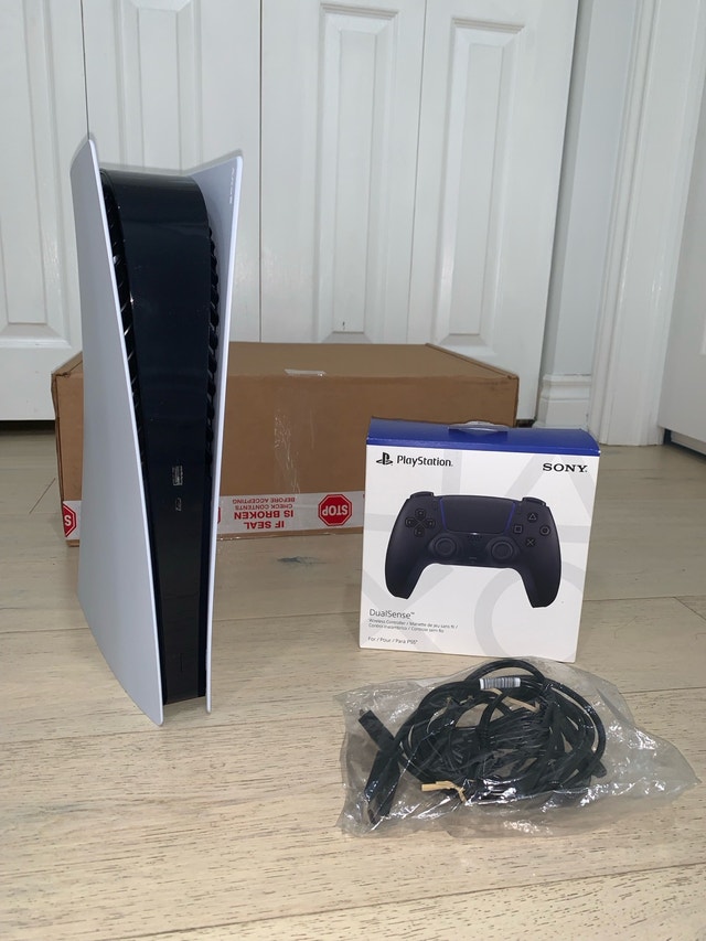 PS5 Digital Edition Like New +Warranty - photo 3