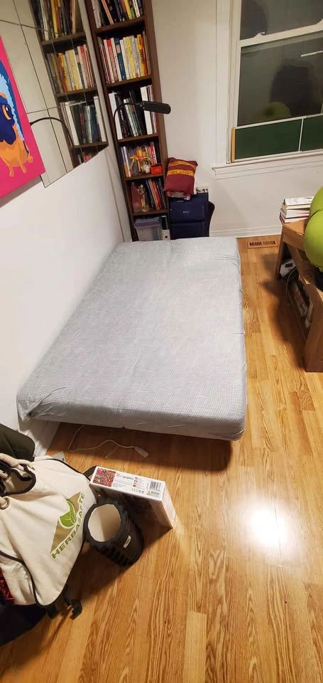 Folding couch + 2 covers - photo 2