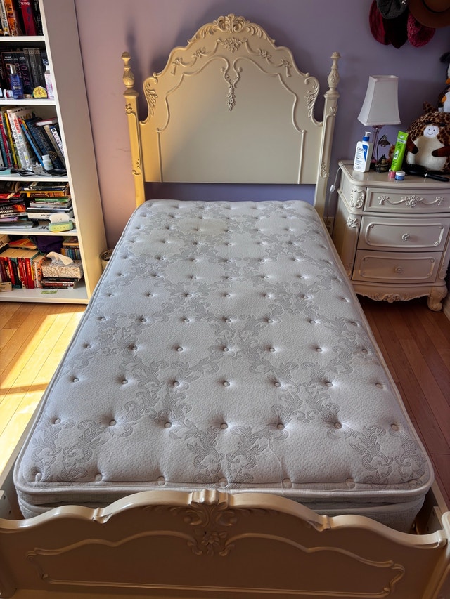Girl’s bed set
