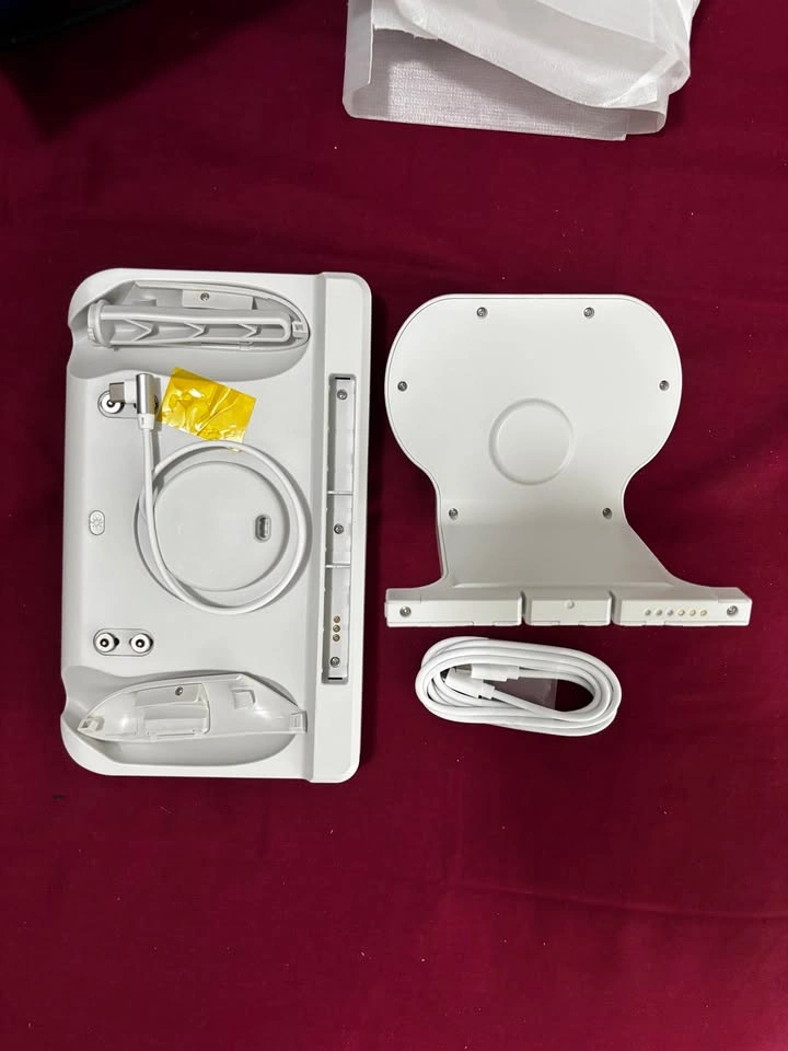Meta Quest 3 Charging Base - Headset + Controllers - photo 2