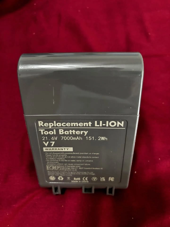 Dyson V7 Battery 21.6V Replacement SV11 - New in Box