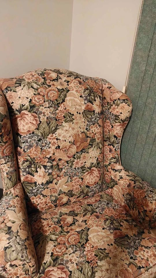 Wingback/ Accent Chairs - photo 2