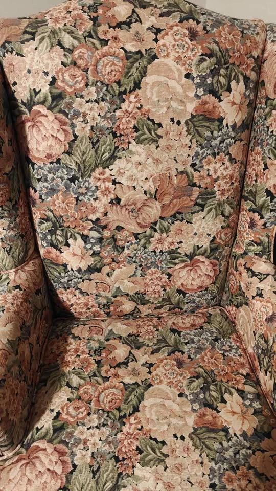 Wingback/ Accent Chairs - photo 3