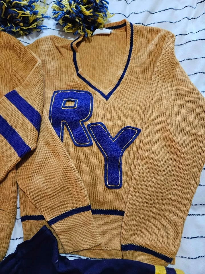 Cheerleader Costume Size 7-10 - photo 2