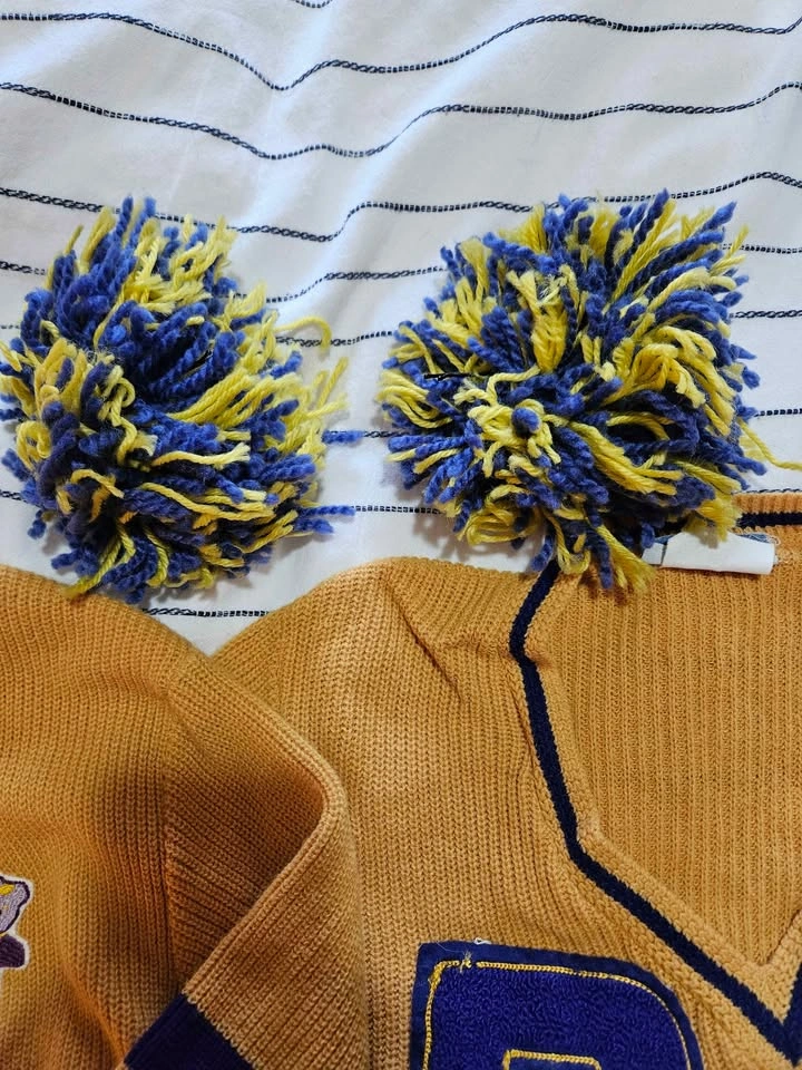 Cheerleader Costume Size 7-10 - photo 5