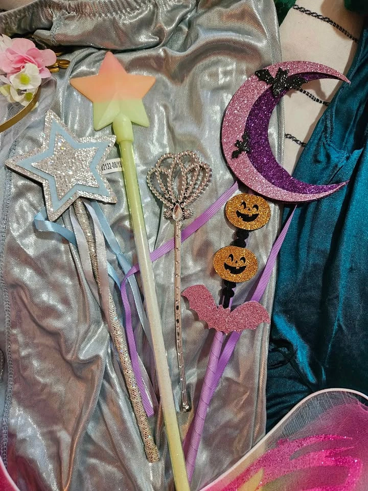 Costume Accessories Lot - photo 3