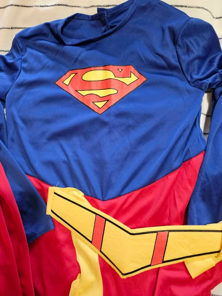 Supergirl Costume Age 5-7 - photo 3