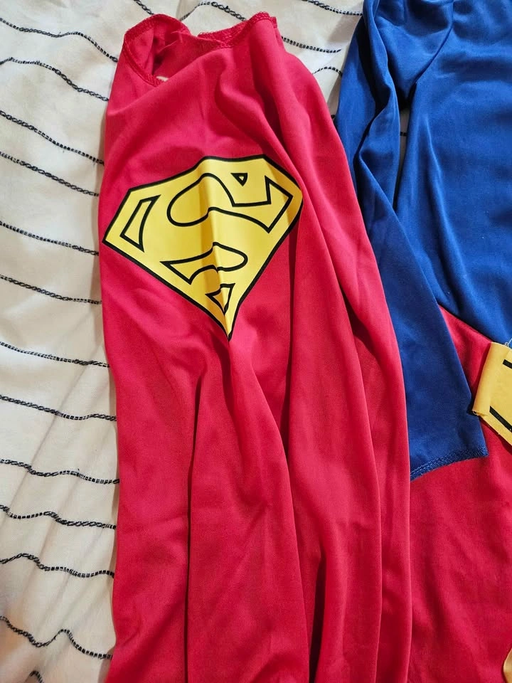 Supergirl Costume Age 5-7 - photo 4