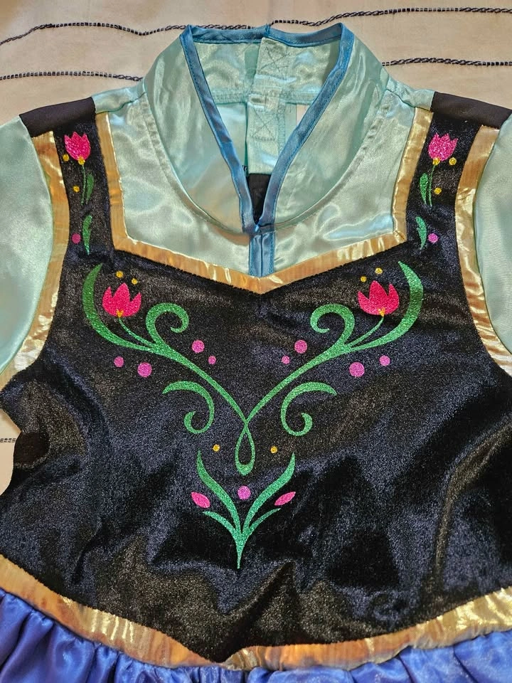 Beautiful Anna Costume Size 9/10 - photo 2