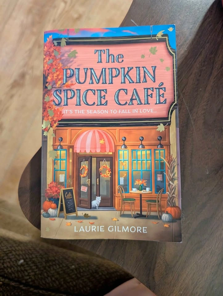 The Pumpkin Spice Cafe by Laurie Gilmore book