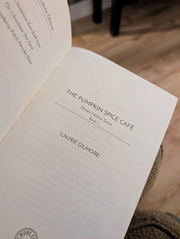 The Pumpkin Spice Cafe by Laurie Gilmore book - photo 3
