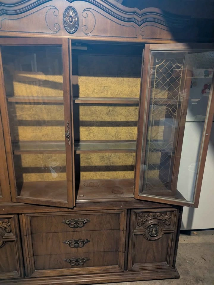 Vintage Wooden China Cabinet Hutch - photo 3