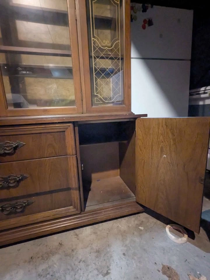 Vintage Wooden China Cabinet Hutch - photo 5