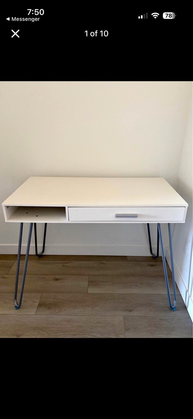 Beautiful minimalist desk