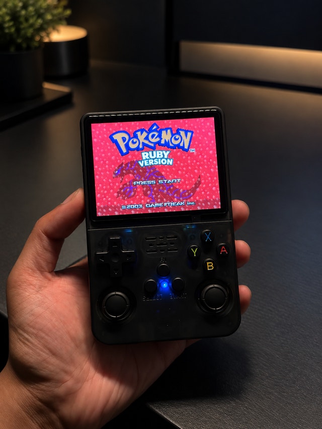 R36S RETRO HANDHELD CONSOLE | 21,000+ GAMES | BRAND NEW