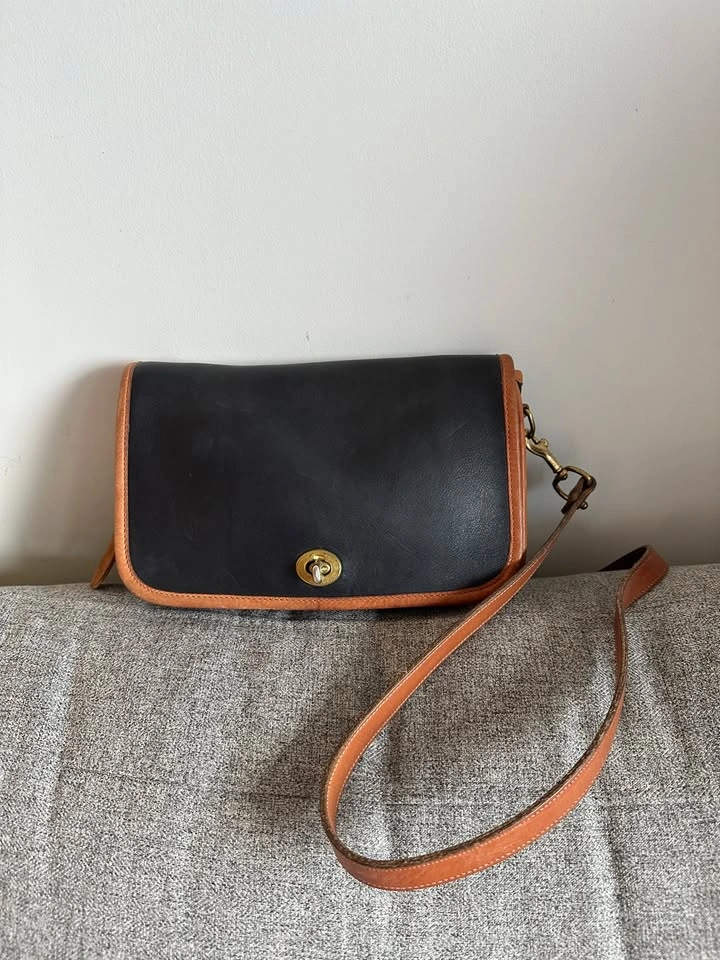 Vintage Bass Leather Crossbody Bag — Black/Tan, Brass Turnlock - photo 2
