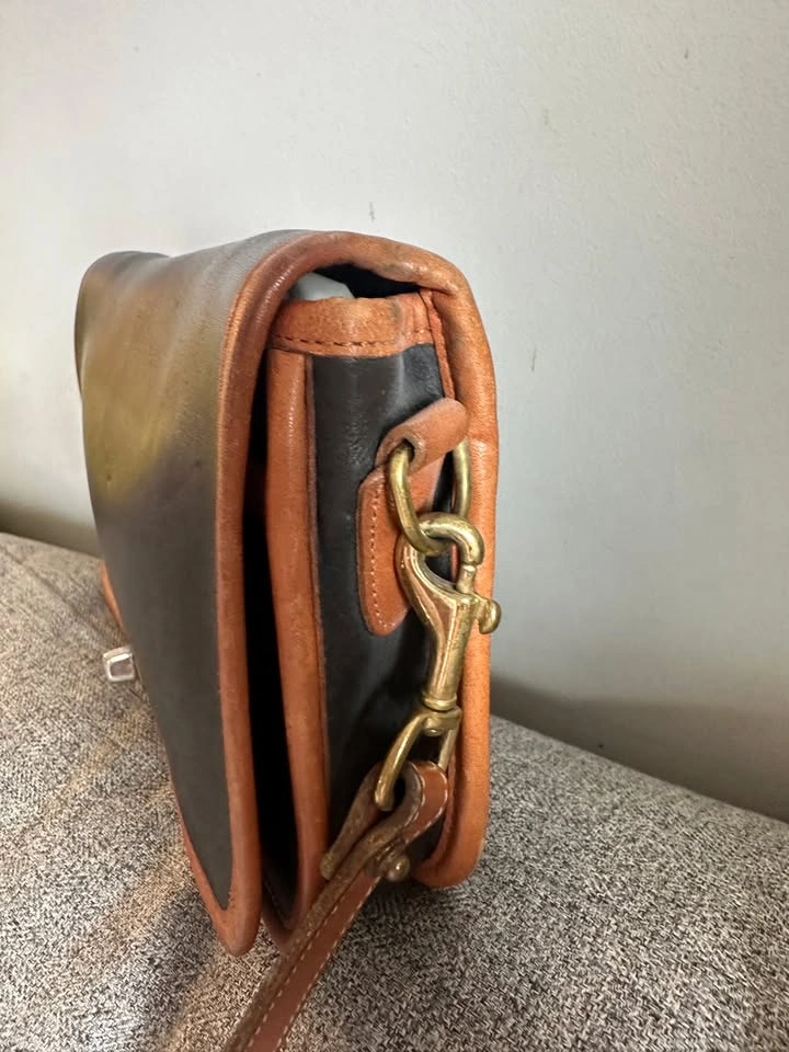 Vintage Bass Leather Crossbody Bag — Black/Tan, Brass Turnlock - photo 4