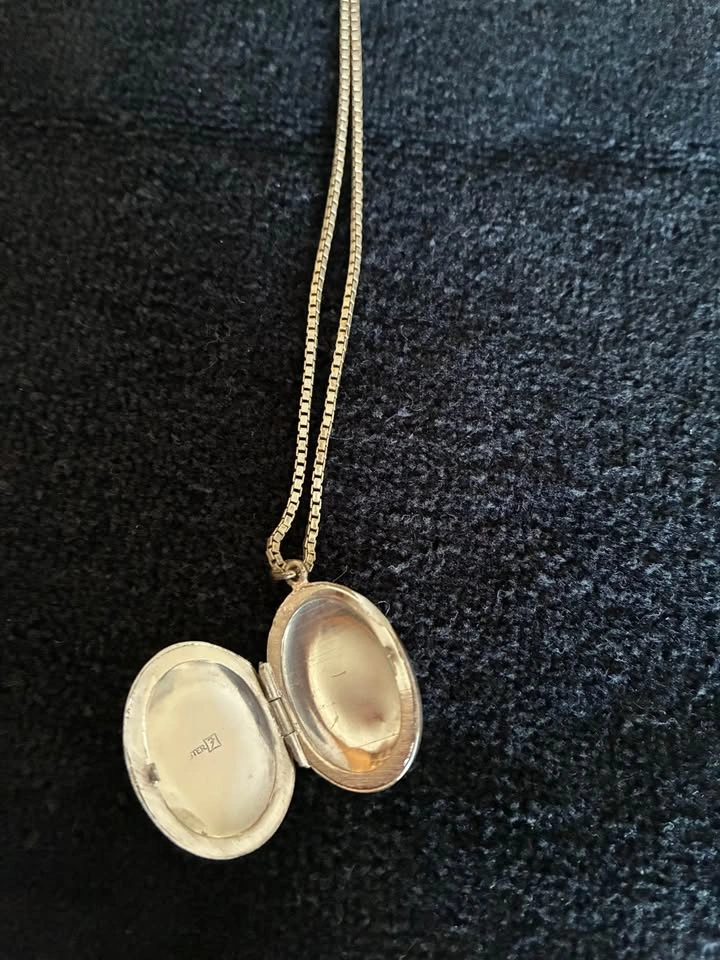 Vintage Mid-Century Sterling Silver Locket & Italian Chain - photo 3