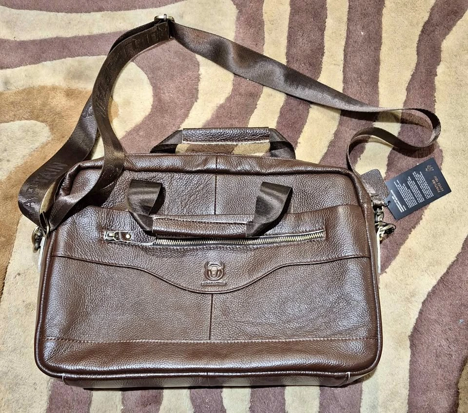 NEW- Bull Captain leather shoulder bag, holds 14 inch computer