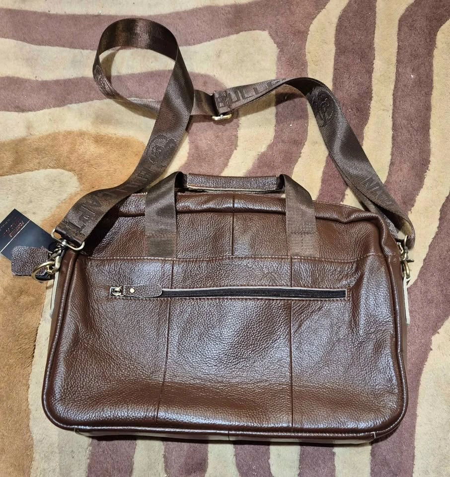 NEW- Bull Captain leather shoulder bag, holds 14 inch computer - photo 2