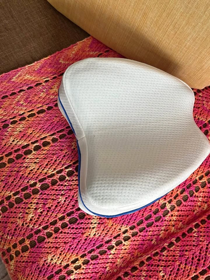 Orthopaedic support cushion for knees, legs or spine