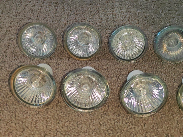 13 x GU10 Halogen Light Bulbs, 50W – Used - photo 2