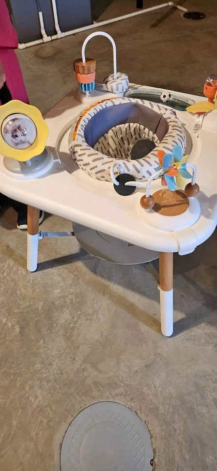 Skip Hop Discoverosity 3-Stage Activity Center & Play Table