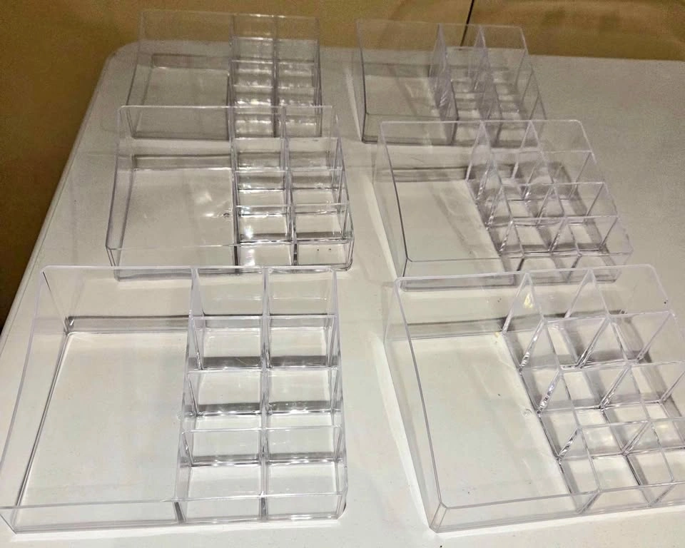 6 plastic organizing trays