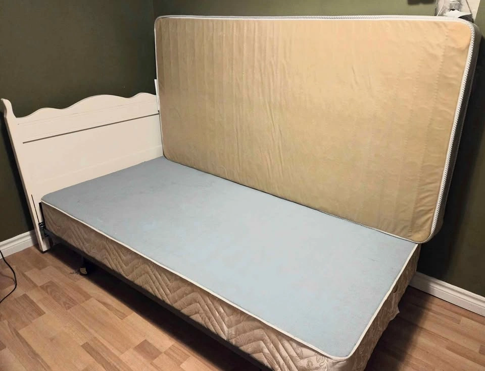 Twin mattress and box spring set on rolling frame - photo 3