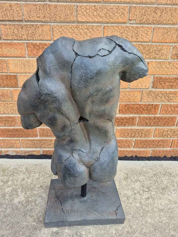 Abstract cracked male torso on stand (Skokie) - photo 2